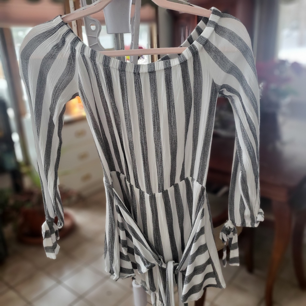 Chic Striped Off-Shoulder Jumpsuit